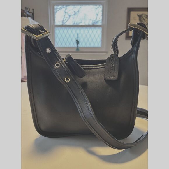 Coach Handbags - Vintage Coach Janice Legacy Black Crossbody Style # 9950